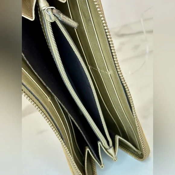 GUCCI GG Imprimé Leather Zip Around Wallet - Picture 7 of 12